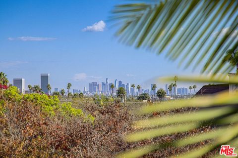 Photo of 261 S Reeves Drive #PH3, Beverly Hills, CA 90212 (MLS # 26657477)