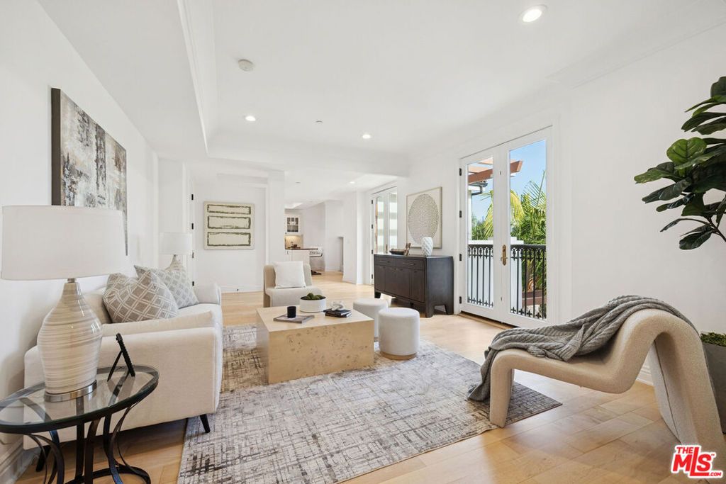 Photo of 261 S Reeves Drive #PH3, Beverly Hills, CA 90212 (MLS # 26657477)