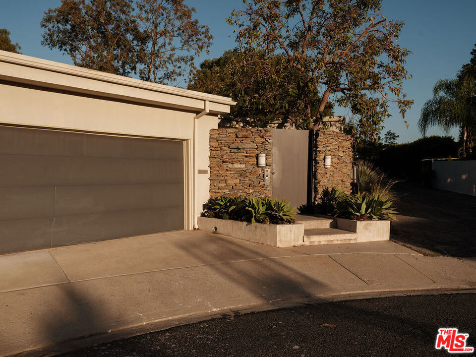 2400 Crest View Drive