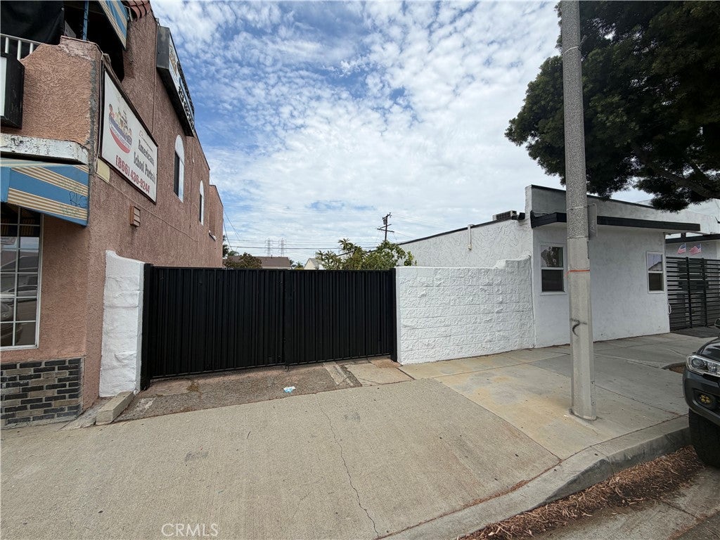 2616 W Beverly Blvd
