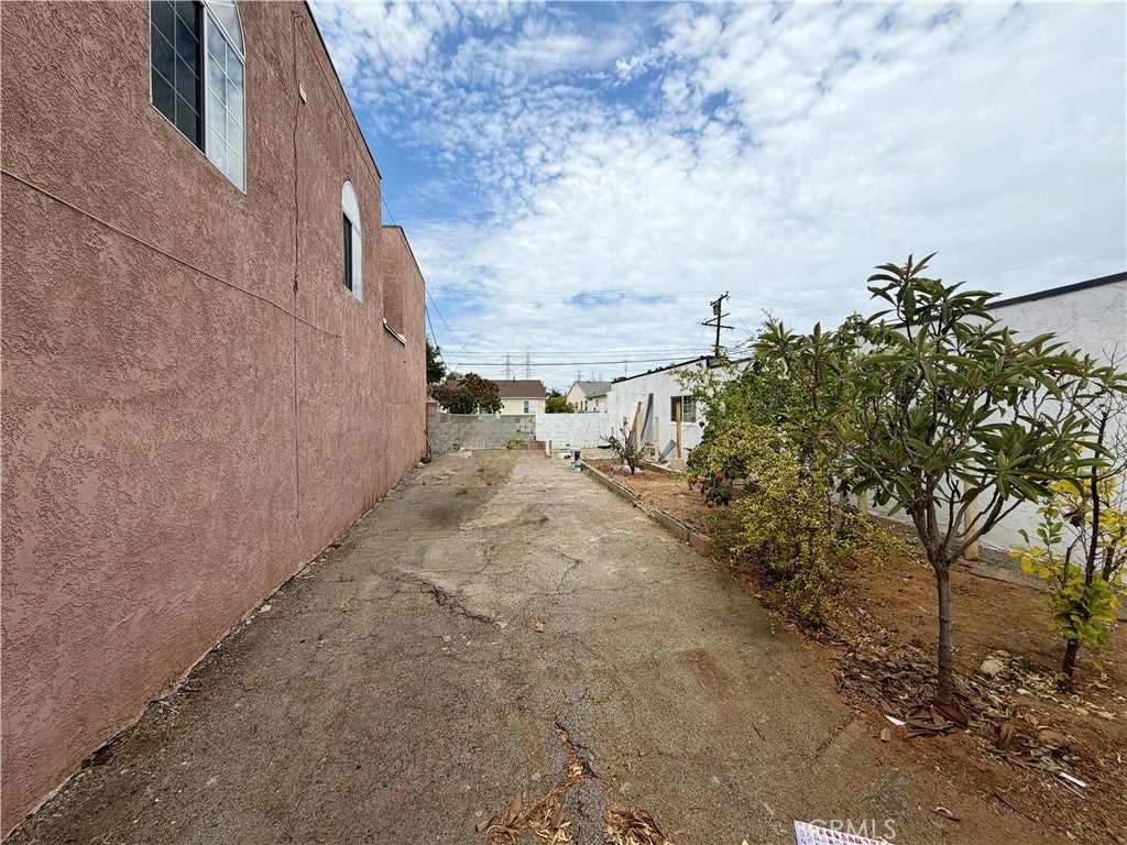 2616 W Beverly Blvd