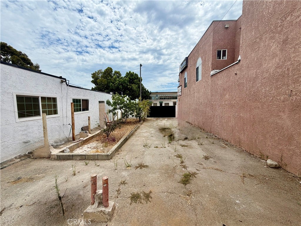 2616 W Beverly Blvd
