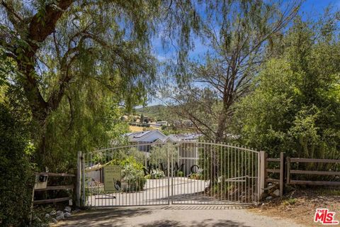 Photo of 2210 Triunfo Place, Agoura Hills, CA 91301 (MLS # 26759671)