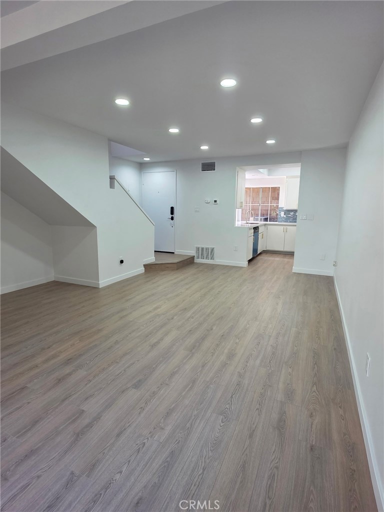 Lake Grove (LAKG) - Residential