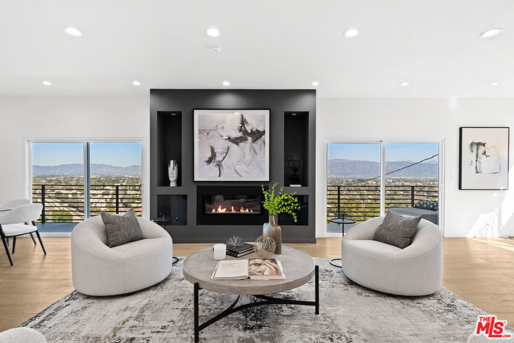 11725 Laurelwood Drive