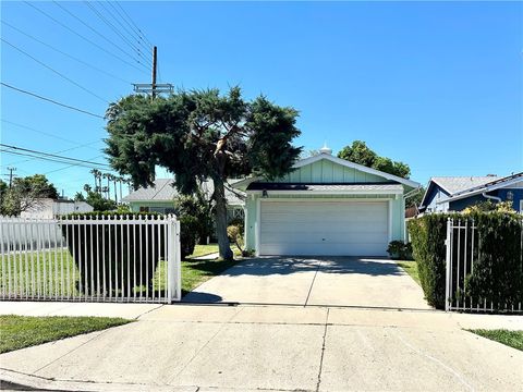 Photo of 6415 Lederer Ave, West Hills, CA 91307 (MLS # SR26050534)