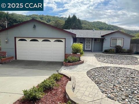 Photo of 2470 Moore Ct Ct, Pinole, CA 94564 (MLS # 41114807)