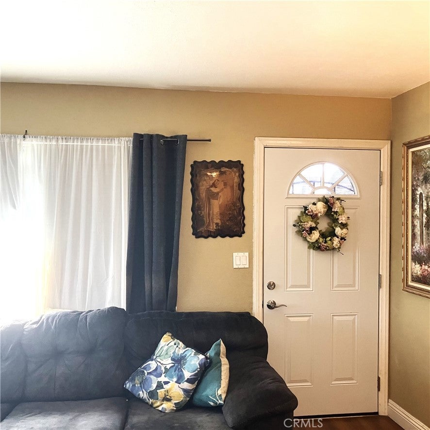 1122 S Dover