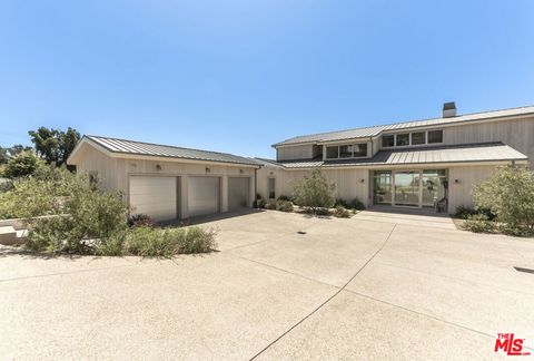 Photo of 29958 Harvester Road, Malibu, CA 90265 (MLS # 25590443) Photo of 29958 Harvester Road, Malibu, CA 90265 (MLS # 25590443)