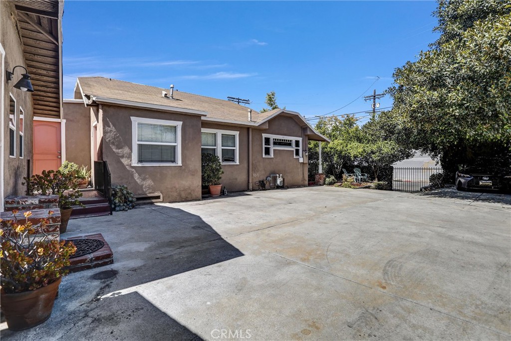Welcome to 1454 N Avenue 46, a charming property located at the intersection of Eagle Rock and Highland Park, just off York Blvd and blocks from Occidental College. With quick access to the 2, 5, and 134 freeways, the location is ideal.
Built in 1922, the front house features 2 bedrooms and 2 bathrooms, while the detached studio includes a bedroom space, kitchenette, and bathroom—giving you a total of 3 bedrooms and 3 bathrooms.
A brick pathway leads through a succulent and fruit tree garden often visited by parrots. Inside, original details like the vintage picture window add charm. The primary suite includes a walk-in closet and full bath with tub, while the second bedroom connects to a bath with a large shower.
The kitchen includes a Samsung fridge and gas stove, and opens to a separate laundry room with a classic fold-down ironing board. Outside, enjoy a private patio, a tankless water heater, and a workshop with furniture and workbench included.
The detached studio offers extra flexibility for guests, rental income, or creative space—plus an adjacent custom-built storage shed.
Character, location, and versatility—1454 North Avenue 46 has it all.
