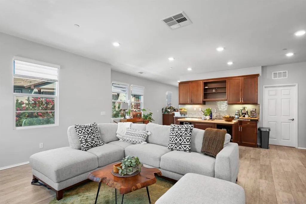 Chula Vista, California 91915, United States, 3 Bedrooms Bedrooms, ,2 BathroomsBathrooms,Residential,Active,200867