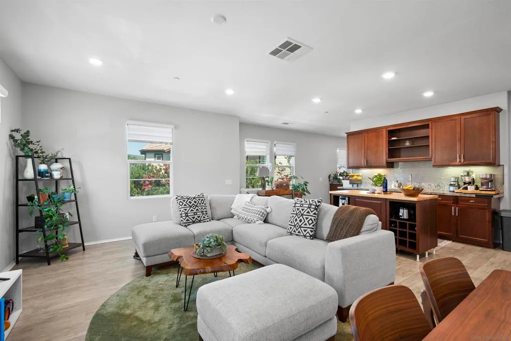 Chula Vista, California 91915, United States, 3 Bedrooms Bedrooms, ,2 BathroomsBathrooms,Residential,Active,200867