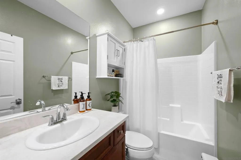 Chula Vista, California 91915, United States, 3 Bedrooms Bedrooms, ,2 BathroomsBathrooms,Residential,Active,200867