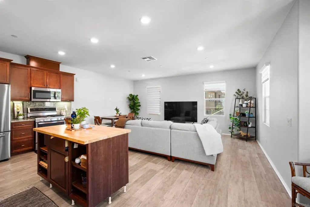 Chula Vista, California 91915, United States, 3 Bedrooms Bedrooms, ,2 BathroomsBathrooms,Residential,Active,200867