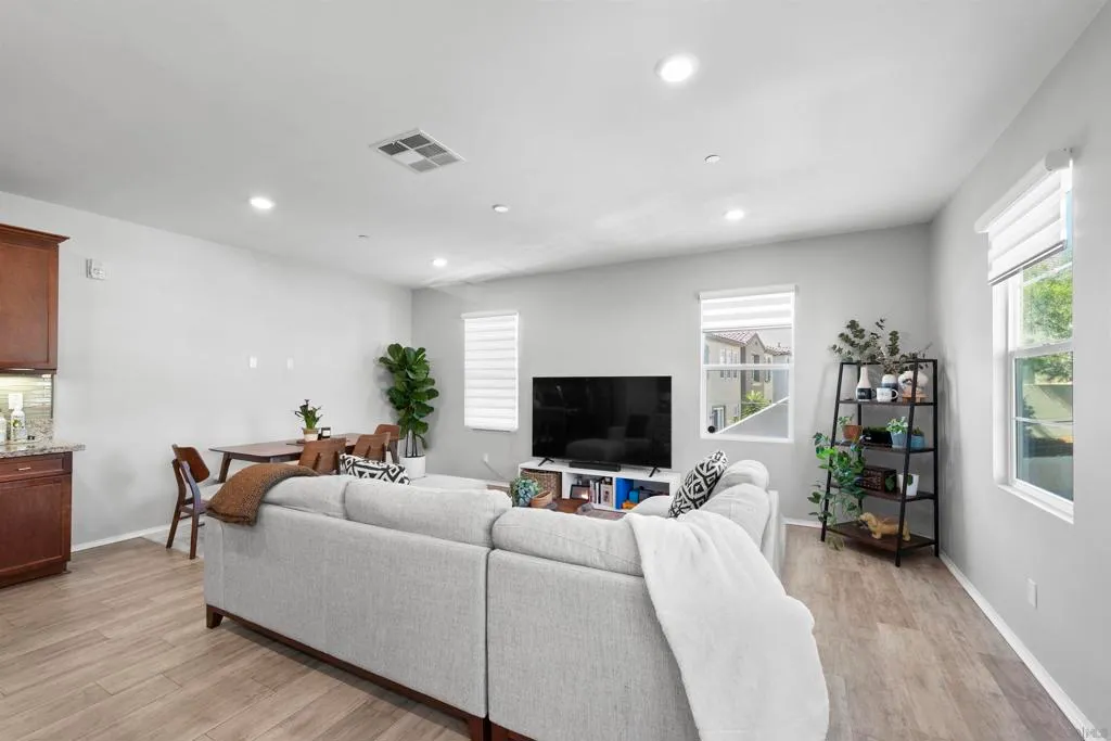 Chula Vista, California 91915, United States, 3 Bedrooms Bedrooms, ,2 BathroomsBathrooms,Residential,Active,200867