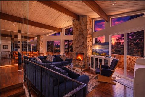 Photo of 717 Oakmont Lane, Lake Arrowhead, CA 92352 (MLS # IG26080494)