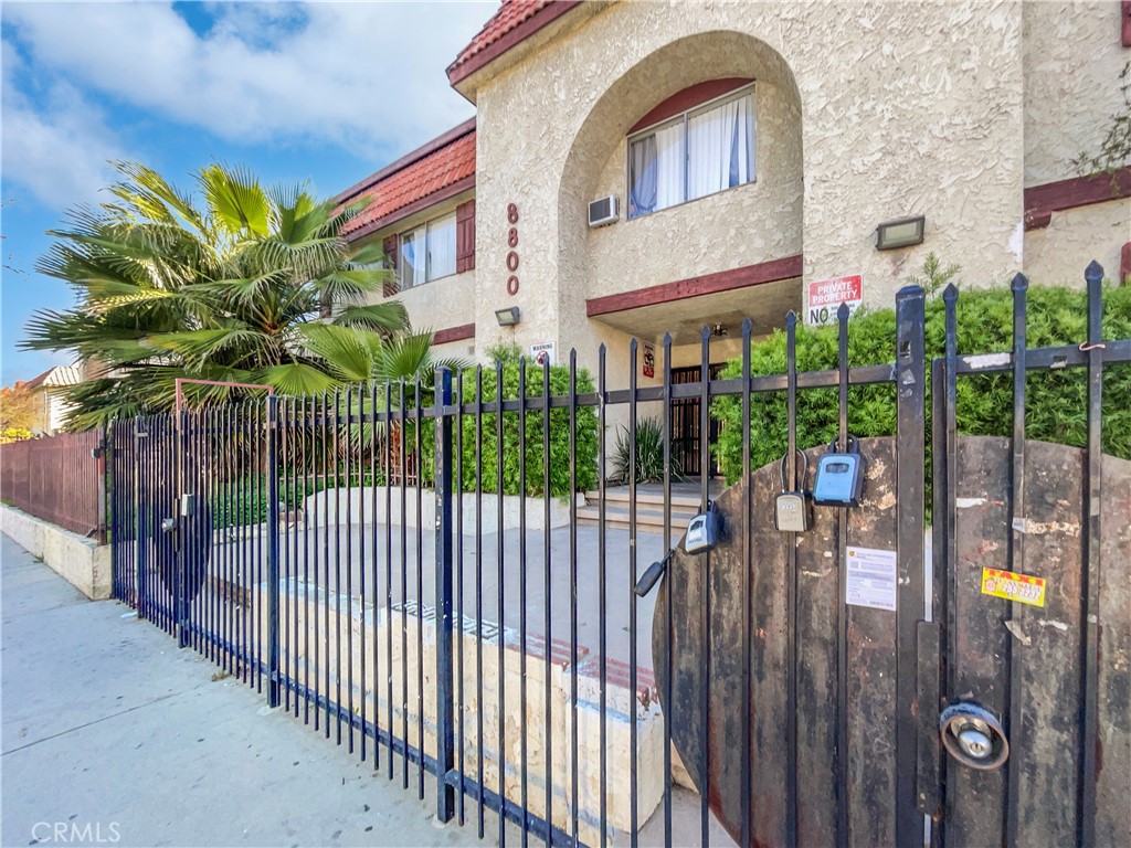 Welcome to this beautifully updated and move-in-ready condo in the heart of Panorama City. Featuring fresh interior paint, a recently upgraded kitchen with modern finishes, and a stylishly renovated bathroom, this light-filled home sits in a secure gated community with a sparkling pool. Conveniently located near the 5, 405, and 118 freeways, you’re just minutes from Panorama Mall, local shops, restaurants, and the vibrant Sepulveda Recreation Center. The surrounding neighborhood offers a great blend of comfort and community, with access to well-rated schools like Valley Academy of Arts & Sciences, which boasts a 7/10 rating. This home is a perfect blend of style, function, and location.
