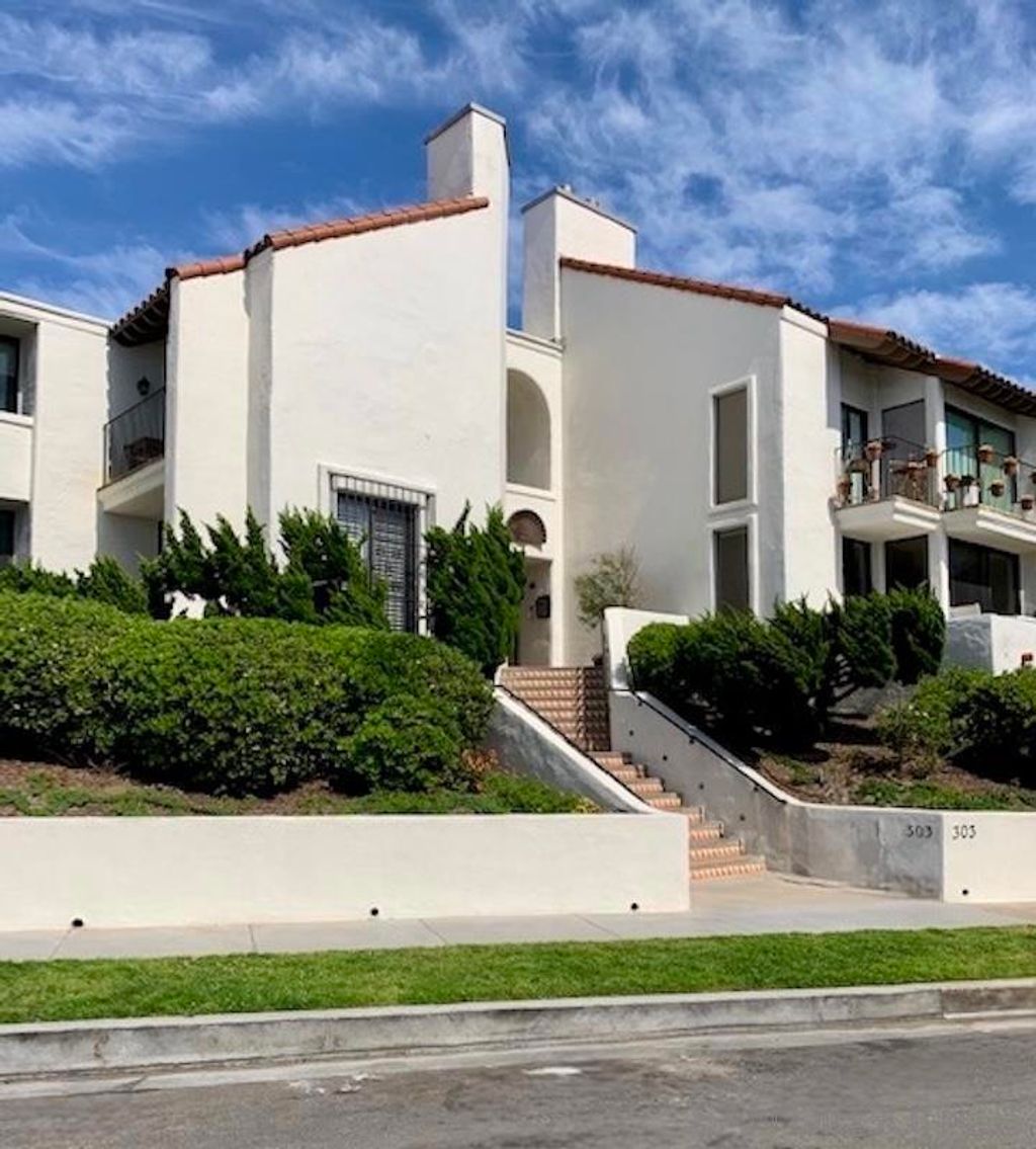 Photo of 303 Coast Blvd Blvd #5, La Jolla, CA 92037 (MLS # 260004201SD)