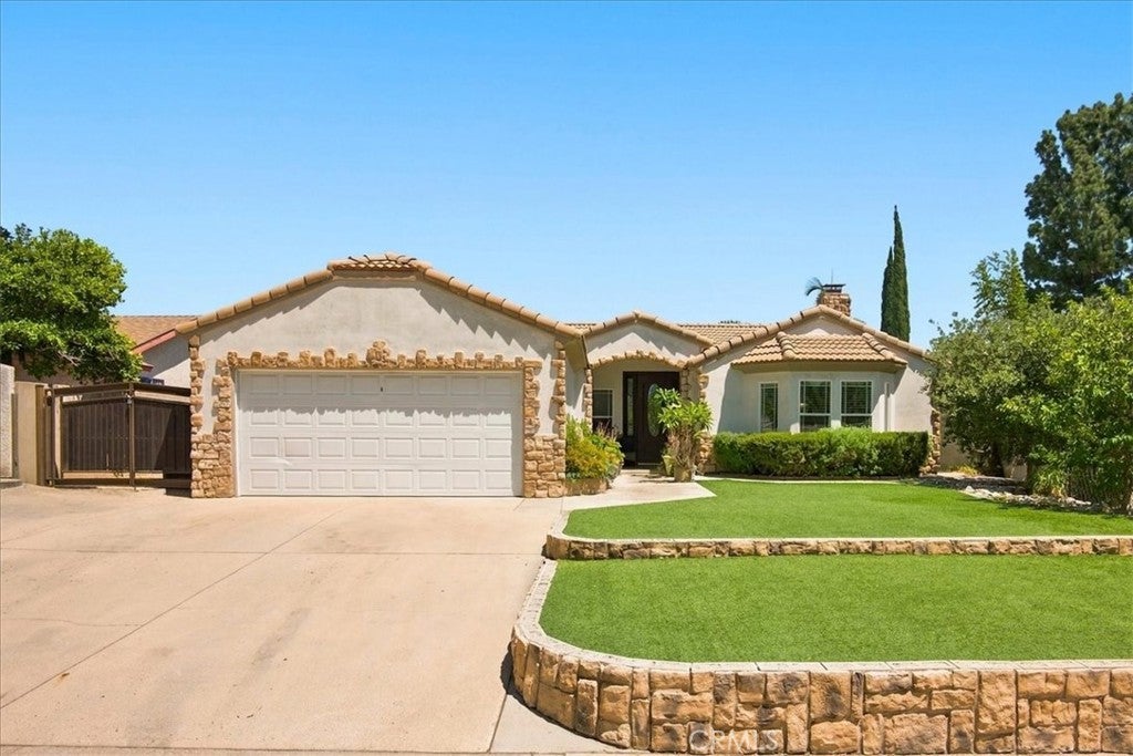 7865 Layton