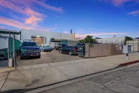 Photo of 8458 Loma Pl Pl, Upland, CA 91786 (MLS # 250045199SD)