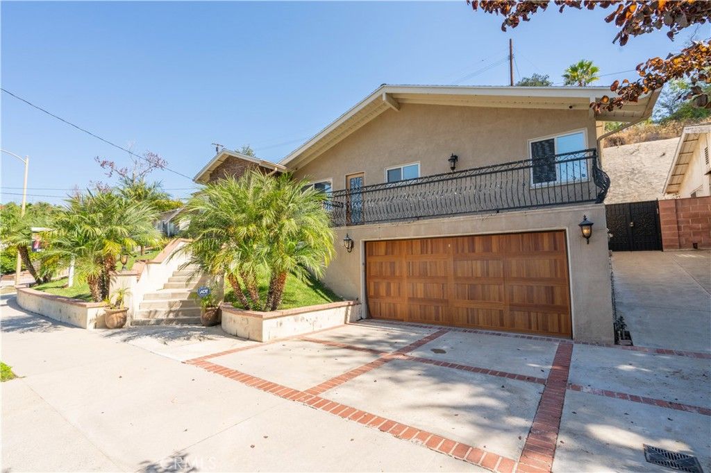 Photo of 9434 Mclennan Avenue, Northridge, CA 91343 (MLS # SR25200441)