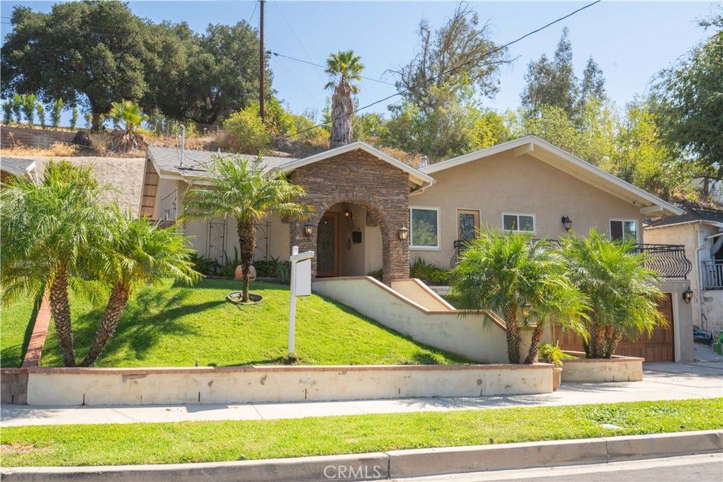 Photo of 9434 Mclennan Avenue, Northridge, CA 91343 (MLS # SR25200441)