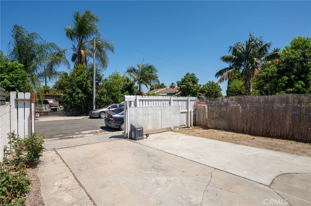 728 W Cressey