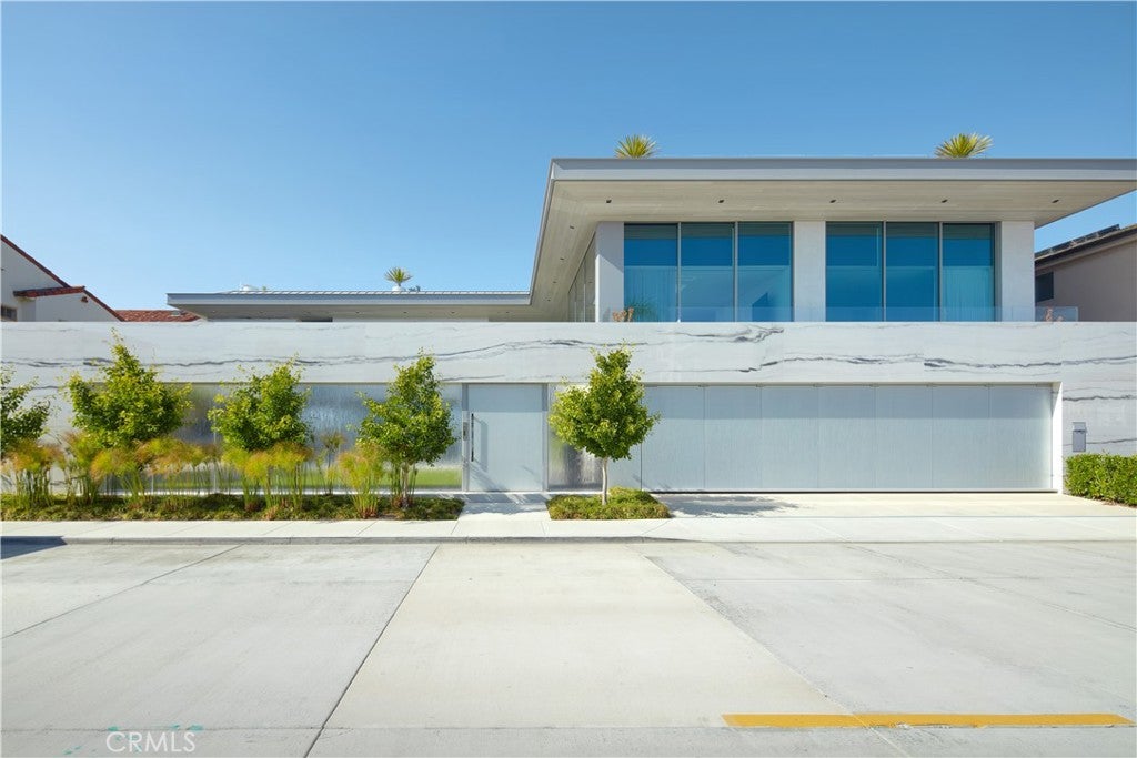 1220 W Bay Avenue