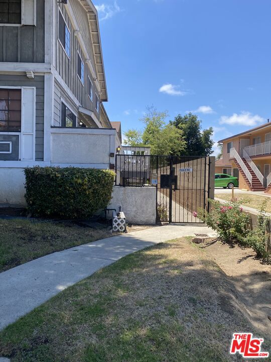 14621 S Berendo Avenue 7