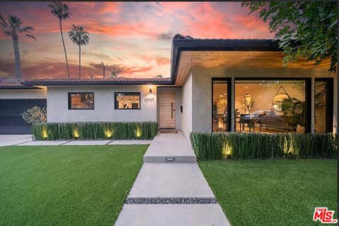 Photo of 12957 Hartsook Street, Sherman Oaks, CA 91423 (MLS # 26870903)