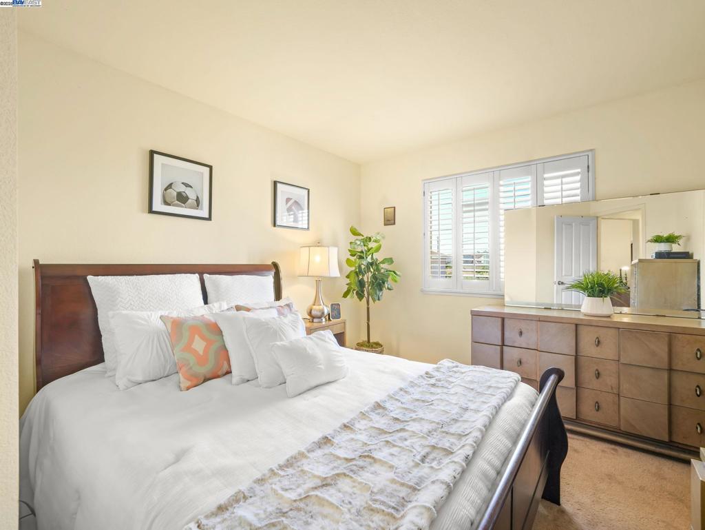 HAYWARD - Residential