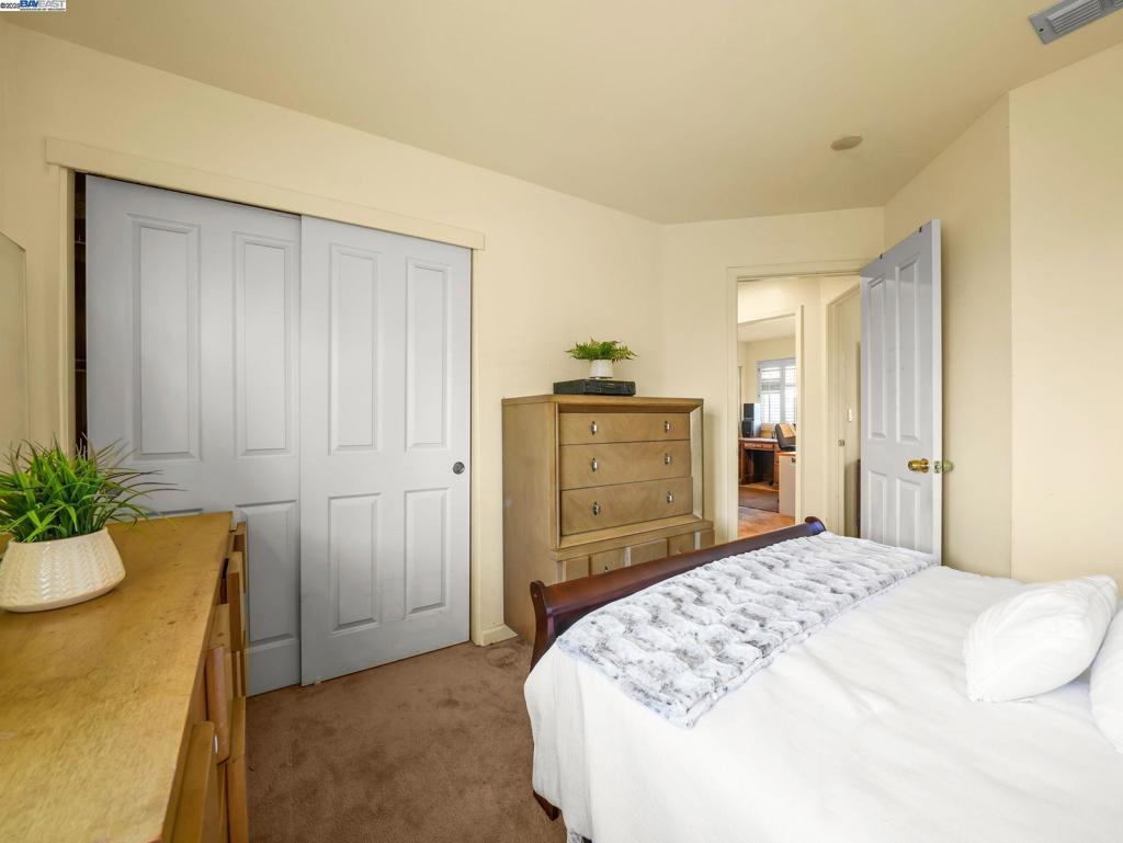 HAYWARD - Residential