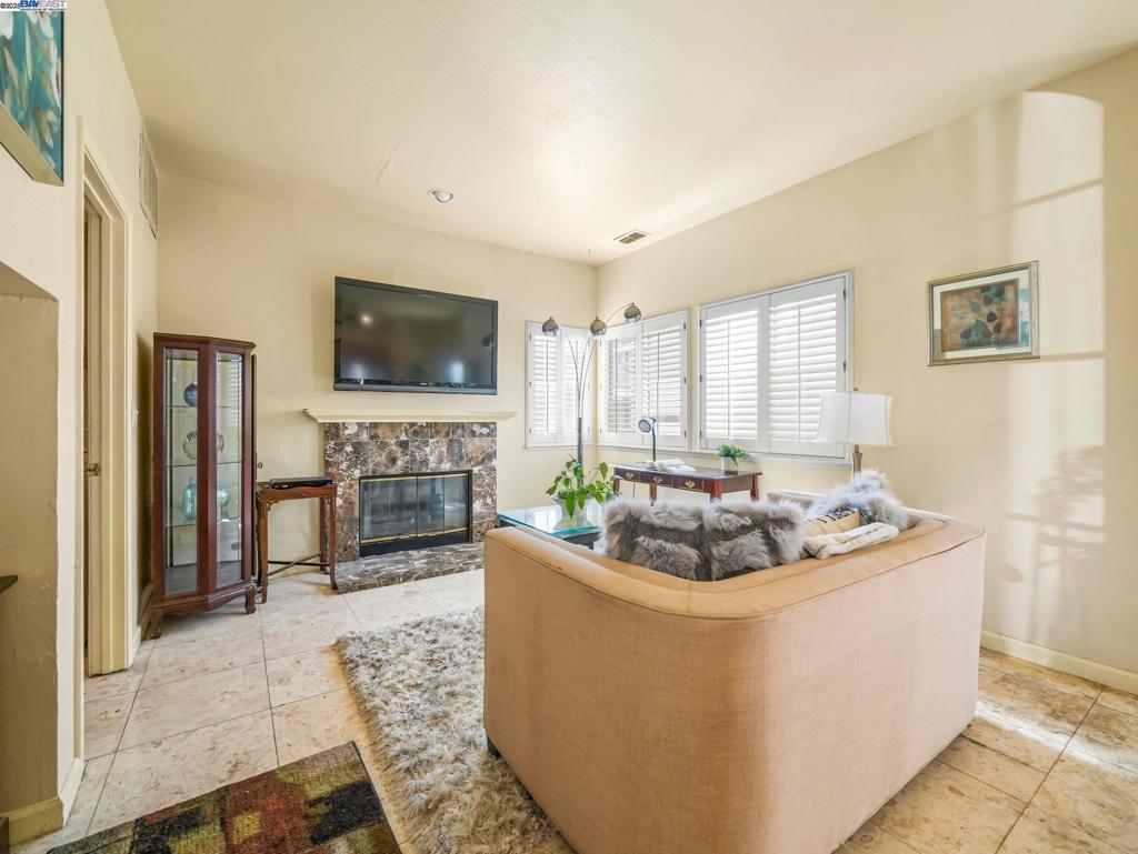 HAYWARD - Residential