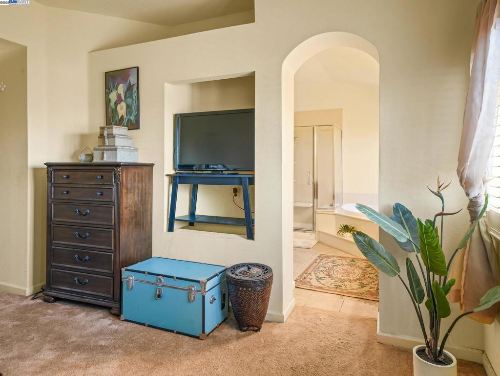 HAYWARD - Residential