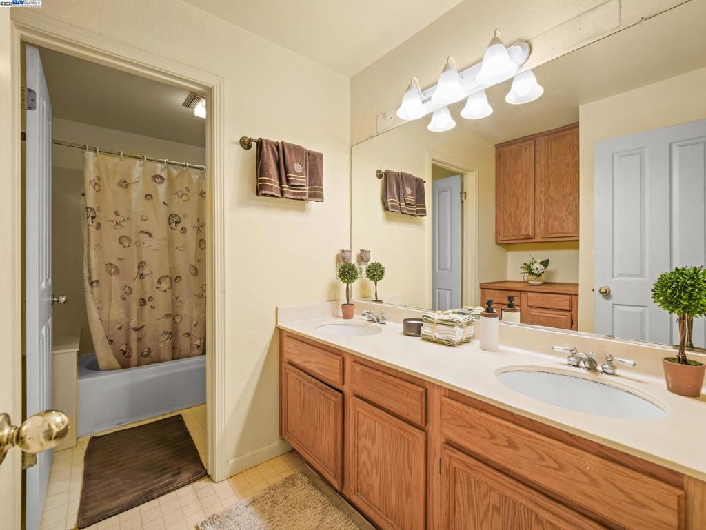 HAYWARD - Residential