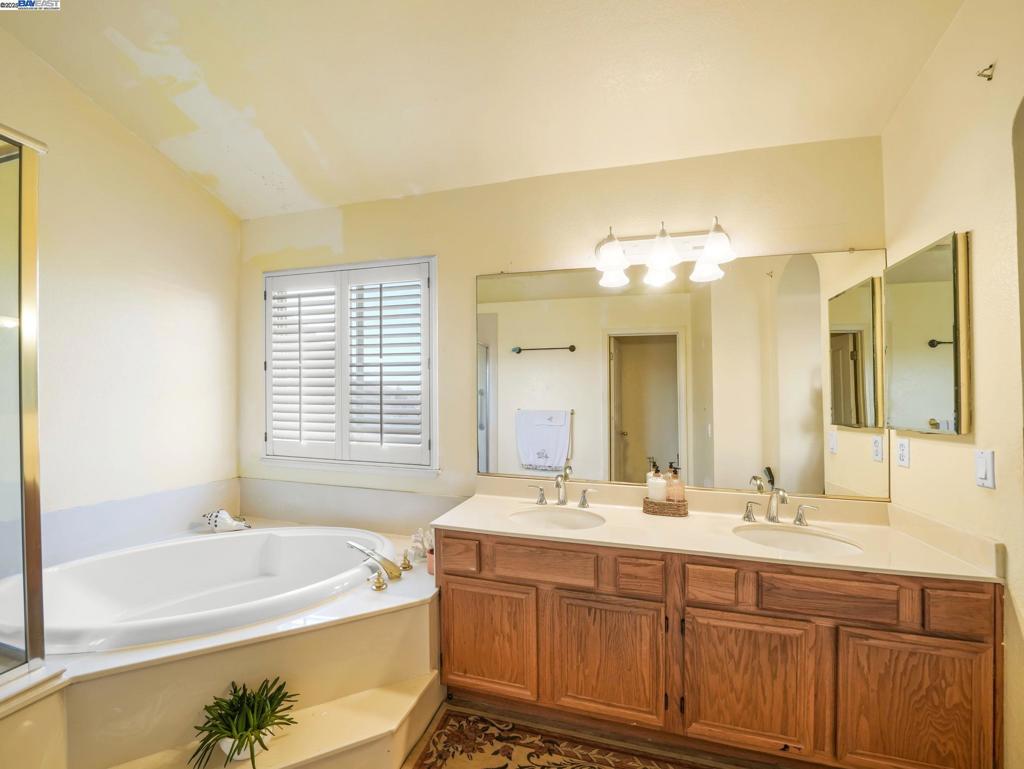 HAYWARD - Residential