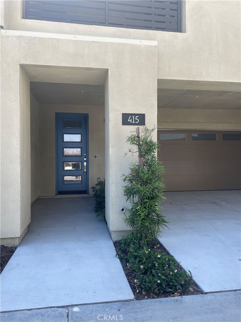 Experience contemporary living in this beautifully designed 3-bedroom, 2.5-bath townhome-style condo, located in a secure gated community. This home features an open-concept layout with a spacious great room, dining area, and modern kitchen—all seamlessly connected for comfortable everyday living and effortless entertaining. Sliding glass doors lead to a private balcony, while a rooftop terrace offers an additional space to relax or gather—perfect for soaking in the California sunshine and embracing outdoor living.
Upstairs, you’ll find three generously sized bedrooms, including a luxurious owner’s suite that offers a peaceful retreat.
Additional highlights include an attached 2-car garage and a pay-as-you-use solar system to help reduce utility costs.
The gated community provides exceptional amenities such as a walking belt, children’s play area, clubhouse available for private events, and a fully equipped gym.
Enjoy a prime location within walking distance to The Shops at Montebello, Montebello Town Square, Costco, and Home Depot, with easy access to the CA-60 freeway for a quick commute to downtown Los Angeles and surrounding areas.