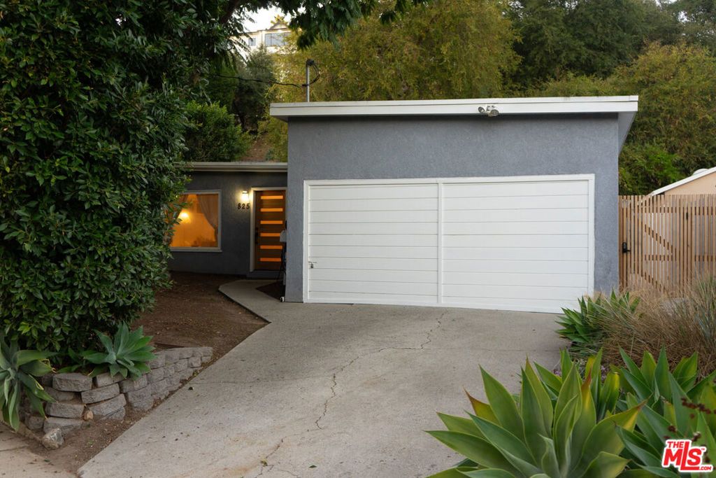 Photo of 825 N Avenue 67 Ave, Los Angeles, CA 90042 (MLS # 25615559)