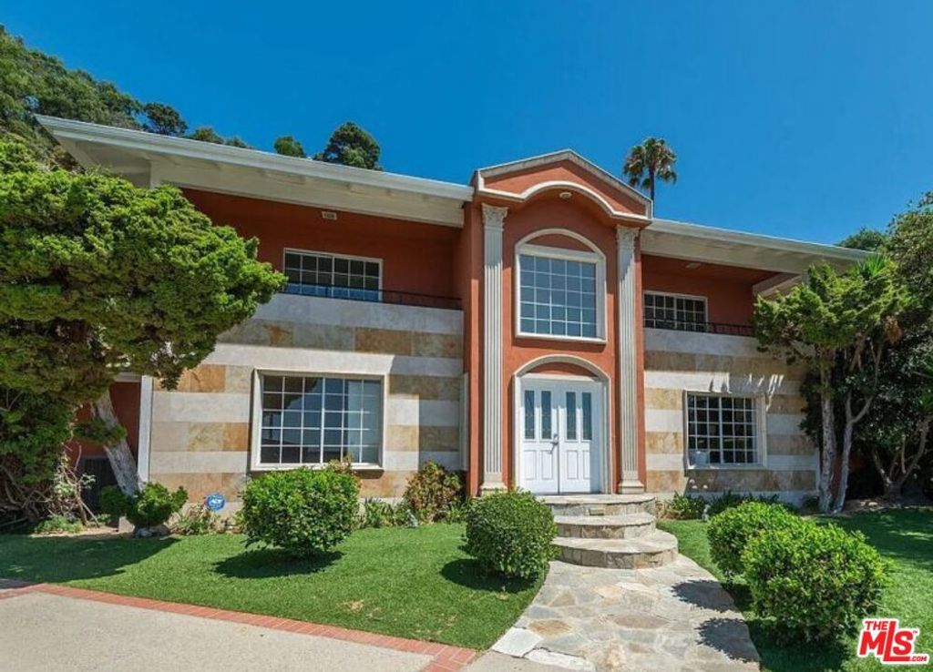 Photo of 1870 Marcheeta Place, Los Angeles, CA 90069 (MLS # 25605477)