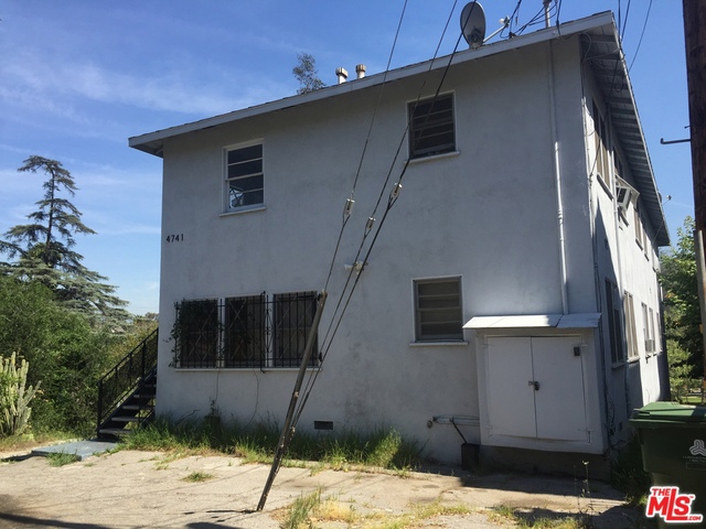 pleased to present 4741 North Figueroa. This asset offers investors an opportunity to purchase a desirable property in a pocket of Northeast Los Angeles. 4741 Figueroa also features four vacant units.