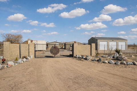 Photo of 2467 Sand Drive, Landers, CA 92285 (MLS # 219139942DA)