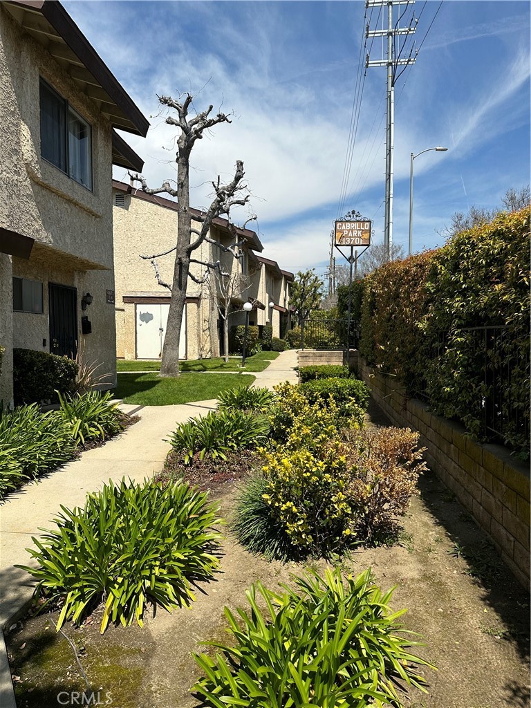 This inviting 2-bedroom, 1.5-bathroom home offers comfort, convenience, and style in a desirable gated community. The remodeled kitchen features granite countertops, a spacious walk-in pantry, and flows seamlessly into the main living area.
Enjoy newer flooring on the lower level, soaring high ceilings throughout, and a roomy living room that opens to your own private patio—perfect for relaxing or entertaining. The patio leads directly to your detached two-car garage for added convenience.
Community amenities include a large swimming pool and spa, all within a well-maintained, secure setting. Ideally located near shopping centers, freeways, schools, and more—this is a wonderful place to call home!