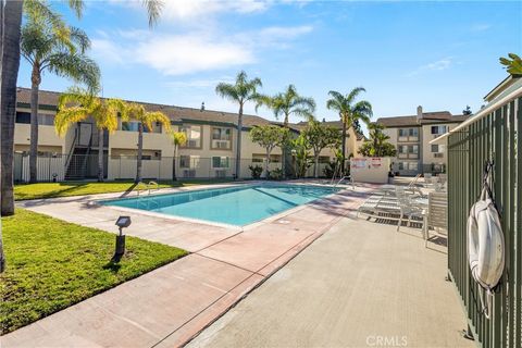 Photo of 15000 Downey Ave #337, Paramount, CA 90723 (MLS # DW26094961)