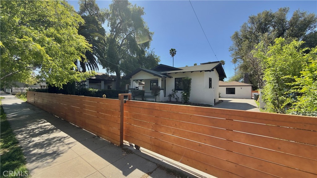 Charming Remodeled 2 units near the Iconic Rose Bowl in Pasadena! Perfectly suited for modern living, each unit features updated finishes, spacious layouts, and an ideal location.
Unit 1 consists of a 2 Bed / 1 Bath. Unit has been thoughtfully remodeled. From the open-concept living space to the fully upgraded kitchen with stainless steel appliances, everything has been designed for maximum comfort and style. The windows flood the space with natural light, creating a warm and inviting atmosphere. Enjoy the convenience of in-unit laundry and ample closet space.
Unit 2 consist of a 3 Bed / 1 Bath. Unit is perfect for families or those in need of extra space. Featuring a spacious living room, an updated kitchen with modern finishes, and generous bedroom sizes, this unit provides all the room you need to live comfortably. With beautiful floors, fresh paint, and sleek fixtures, this unit offers a fresh, modern vibe. Like the 2-bedroom unit, it also includes in-unit laundry and plenty of storage space.
Both units have been upgraded to provide a fresh, turn-key living experience. With a location just minutes from the Rose Bowl, shopping, dining, and entertainment, you’ll have everything you need right at your doorstep.