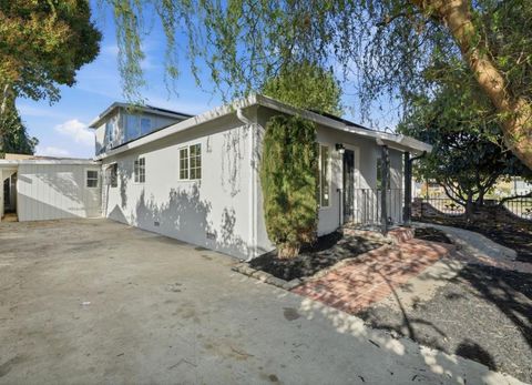 Photo of 1017 Beech Street, East Palo Alto, CA 94303 (MLS # ML82040400)