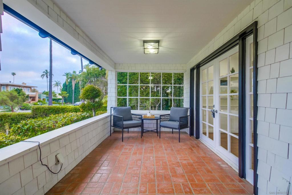 1864 Sunset Blvd