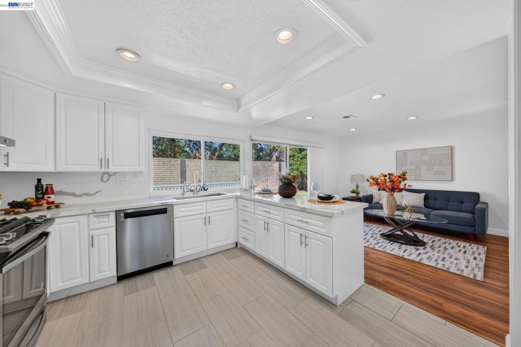 32245 Chechester Dr