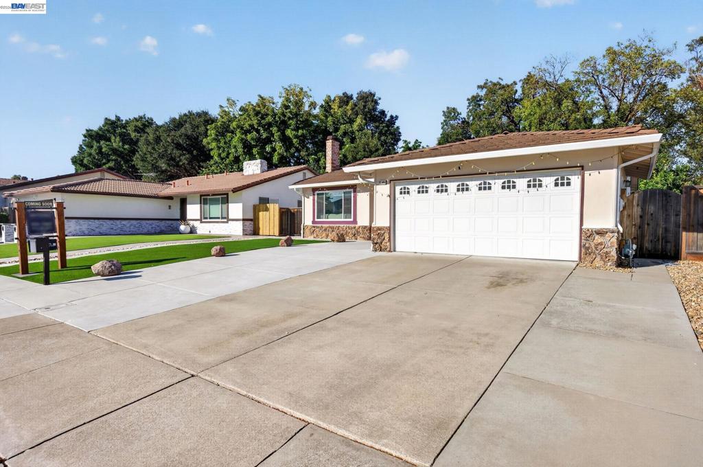 32245 Chechester Dr