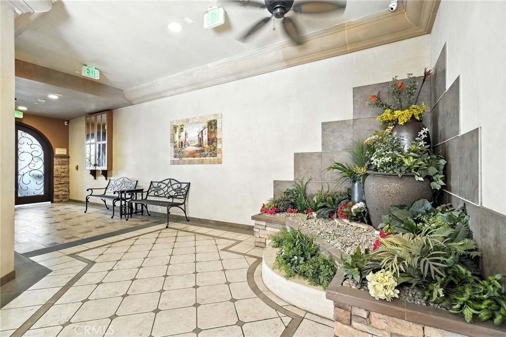 Properties 2 201 N Reese Place 101