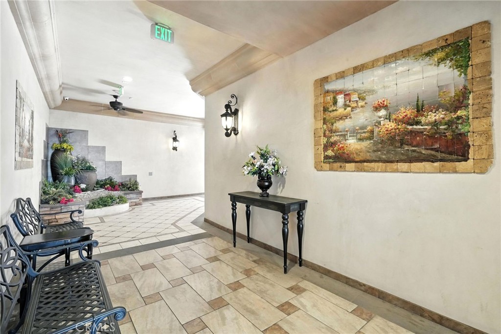 Properties 3 201 N Reese Place 101